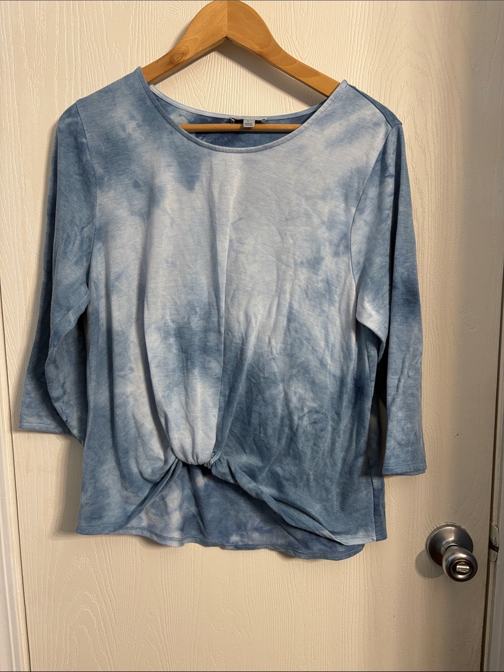 Women's Blue Tie-Dye Knot Front Long Sleeve Tee